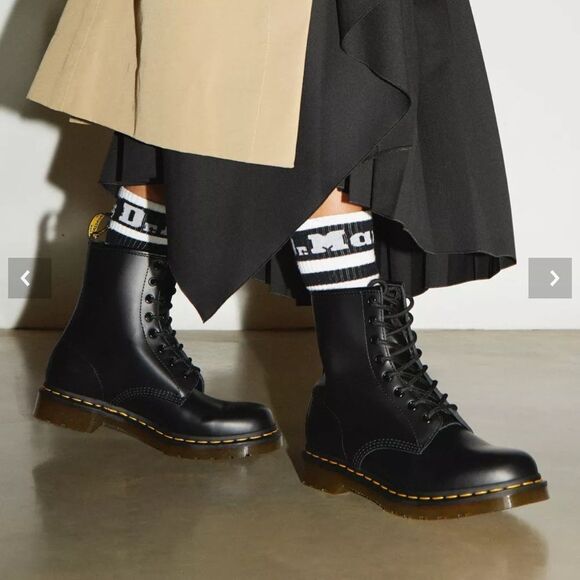 Dr. Martens 1460 SMOOTH LEATHER LACE UP BOOTS NEW - Picture 1 of 7